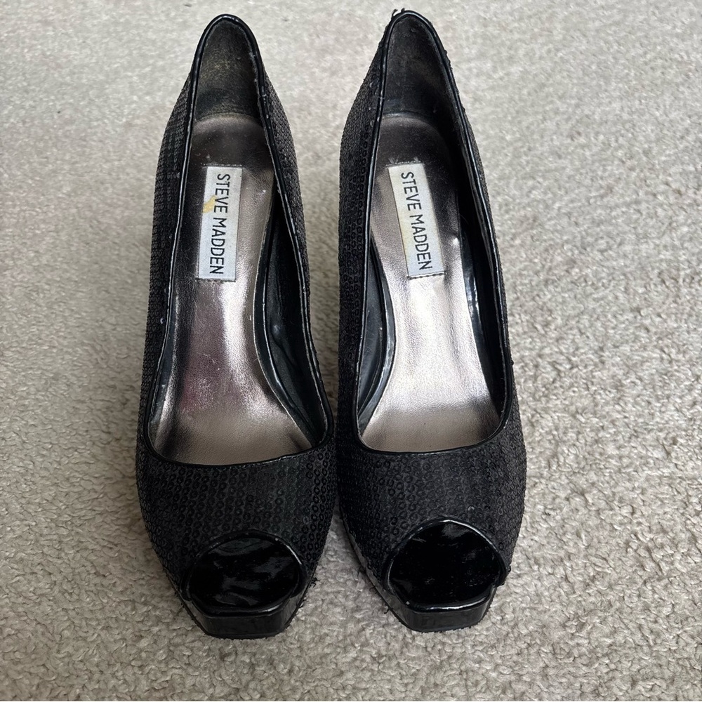 Steve Madden Black Textured Peep Toe Heels